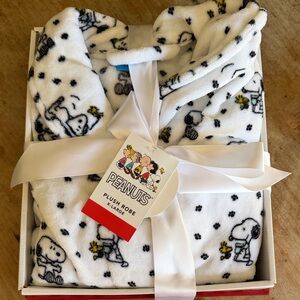 Peanuts White and Black Snoopy Plush Robe